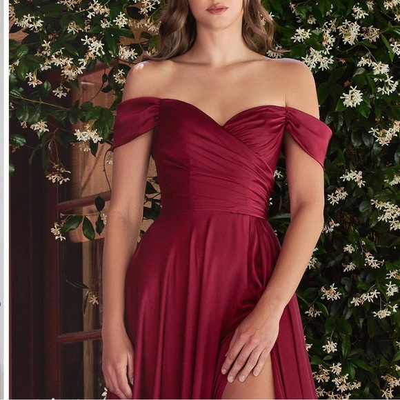 LONG OFF SHOULDER A-LINE SATIN DRESS GOWN LADIVINE 7493
CINDERELLA DIVINE LA7493 - Picture 2 of 3